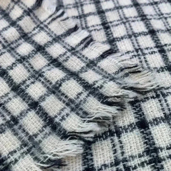 Zara NWOT cozy and warm blanket/ shawl in washable 100%. acrylic ivory  w black - Picture 2 of 6